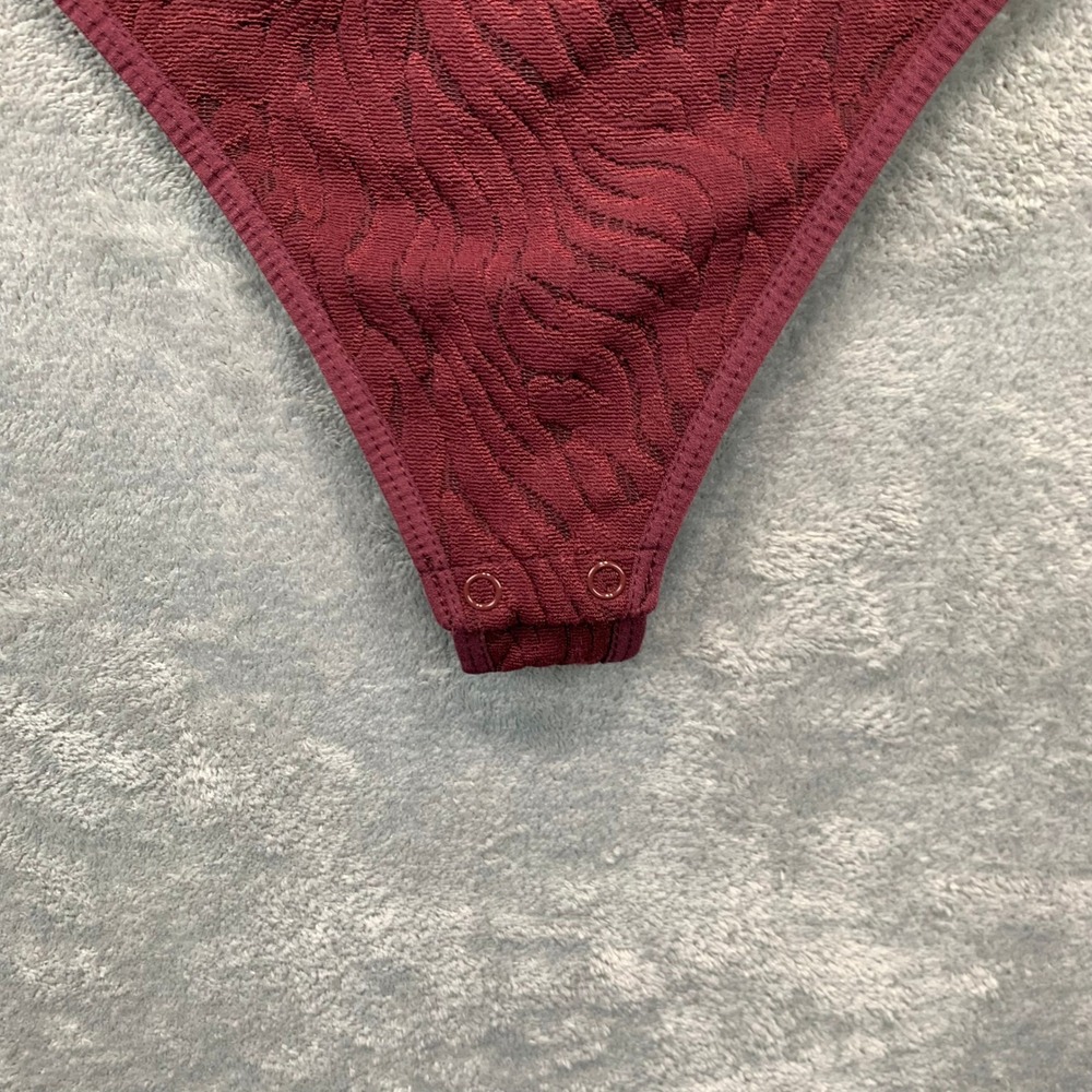 Babaton Red Textured Bodysuit Medium Sleeveless Square Neck Minimalist Aritzia - Picture 9 of 14